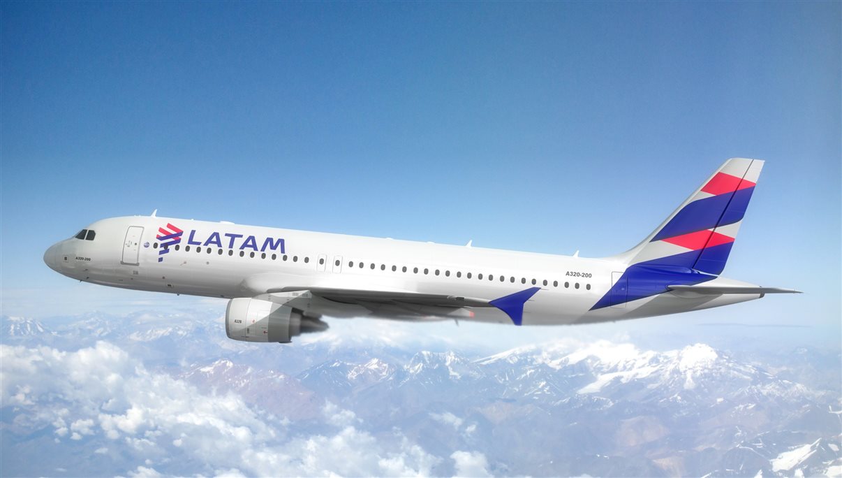 Latam anuncia retorno do serviço de bordo nos voos domésticos